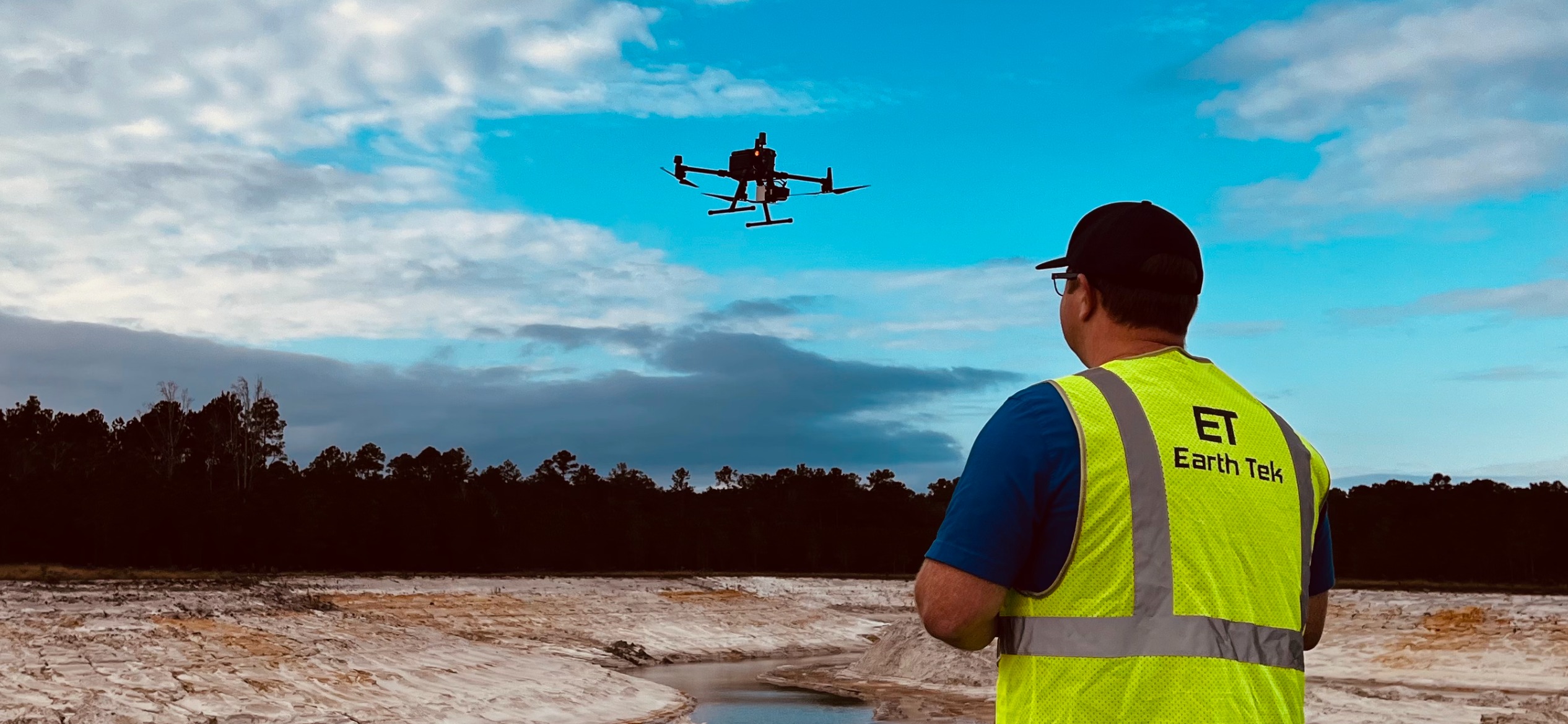 Bill Cheatham of Earth Tek LLC begins a new flight to capture LiDAR with his DJI M300 and ROCK R2A.